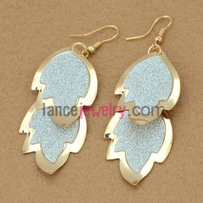 Fashion earrings with iron special shape  pendant decorated pearl powder