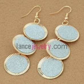 Special earrings with several iron circle pendant decorated pearl powder