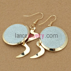 Charming earrings with iron circle pendant decorated pearl powder 