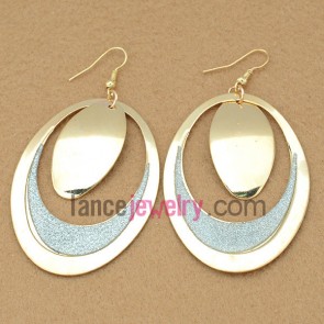 Trendy earrings with iron hollow rings decorated pearl powder