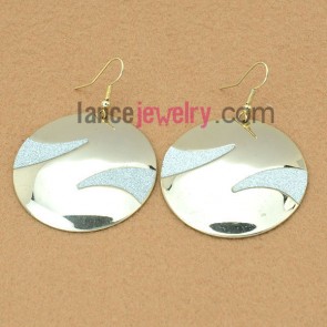 Glittering earrings with iron circle pendant decorate pearl powder