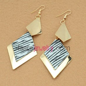 Personality earrings with many iron irregular shape pendant decorate pearl powder