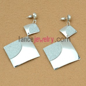 Fashion earrings with iron quadrangles pendant decorated shiny pearl powder