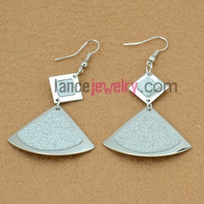 Nice earrings with small size iron pendant decorated shiny pearl powder