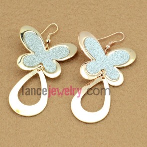 Romantic earrings with iron flying butterfly pendant decorated shiny pearl powder