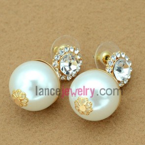Elegant series earrings decorated with a big size pearl