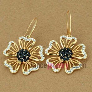 Sweet series earrings decorated with big size flower
