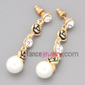 Fashion earrings with gold zinc alloy decorated shiny rhinestone and abs beads