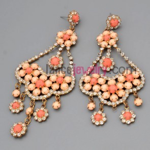 Charming earrings with claw chain & rhinestone and different color resin with cute flower decorated
