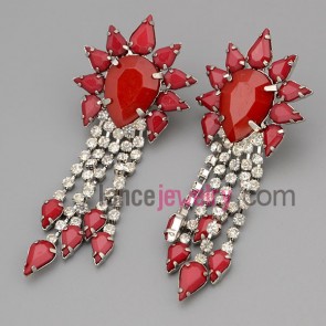 Personality earrings with claw chain decorate many shiny rhinestone and red resin with special shape