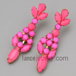 Nice earrings with claw chain decorate different color resin