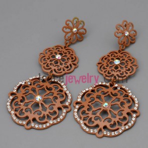 Trendy earrings with hollow alloy flower pendant decorate shiny rhinestone