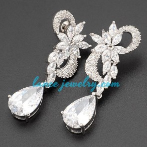 Unique flower shape earrings decorated with cubic zirconia pendant