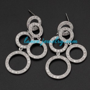 Special brass alloy earrings with round style