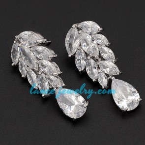 Exquisite leaves shape earrings with pendants decoration