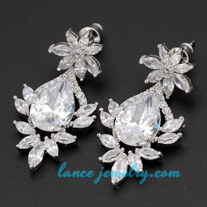 Exquisite flower model decoration earrings
