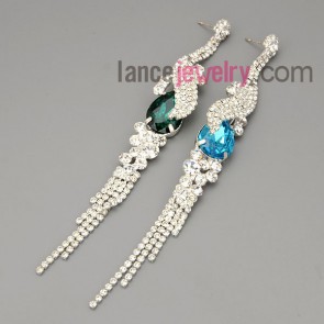 Glittering earrings with different color crystal beads and brass claw chain pendant decorated shiny rhinestone 