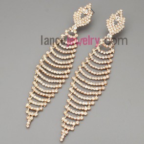 Glittering earrings with brass claw chain pendant decorated shiny rhinestone