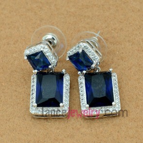 Classic drop earringd with blue color zirconia pendant
