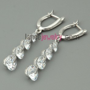 Dangle earrings with zirconia beads decoration 