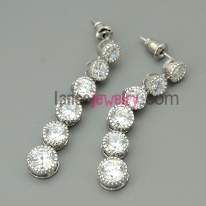 Dangle earrings with zirconia beads 