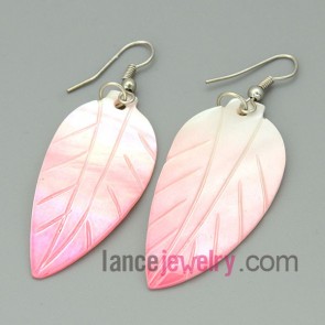 Gradient pink leaf shell earrings 
