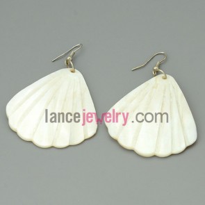 Creamy white shell shap drops earrings