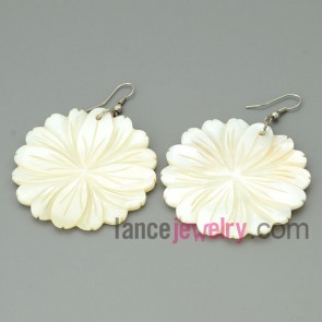 Bright white flower shape shell earrings