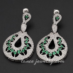 Attractive green cubic zirconia decorated the brass alloy earring