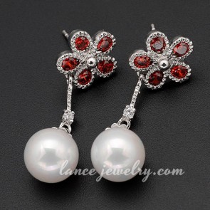 Antique?flower model decorated the earrings of cubic zirconia