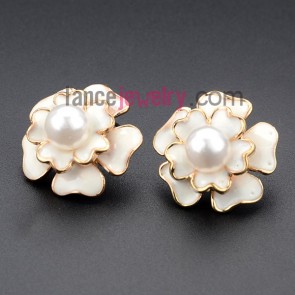 Sweet flower model earrings decorated with kc plating