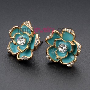 Sweet flower model earrings decorated with kc plating