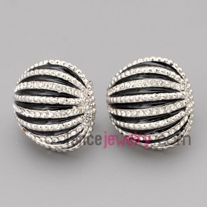 Fashion stud earrings with zinc alloy  decorated rhinestone with shell model