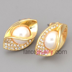 Cute stud earrings with gold zinc alloy decorated shiny rhinestone  and abs beads with drop model