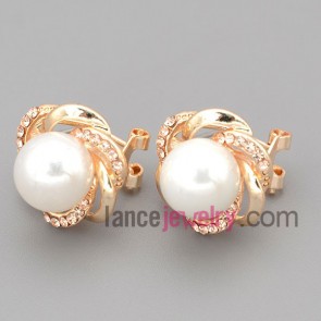 Nice stud earrings with gold zinc alloy decorated shiny rhinestone and big size abs beads 