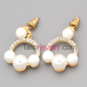 Sweet stud earrings with gold zinc alloy rings decorated shiny rhinestone and several abs beads 