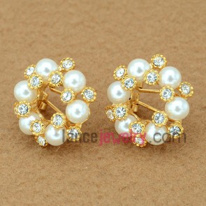 Glittering zinc alloy stud earrings decorated with fresh water pearl and rhinestone 