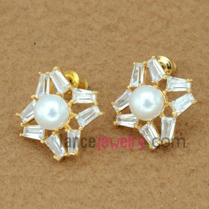 Elegant pearl decoration stud earrings