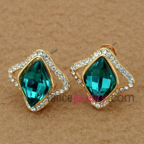 Classic rhinestone stud earrings with beautiful crystal decoration