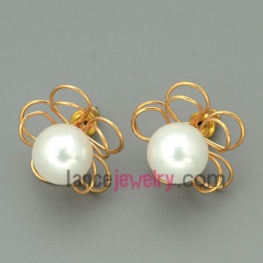 Fashion imitation pearl ornate flower earrings