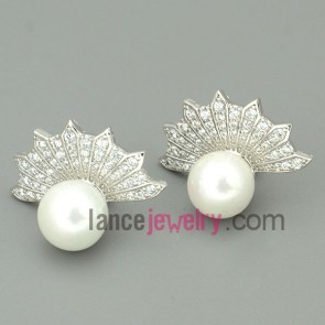 Elegant stud earrings with zirconia decorated