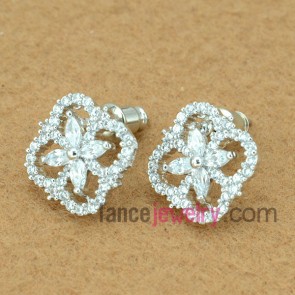 Elegant earrings with copper alloy pendant decorated transparent cubic zirconia with cute flower model
