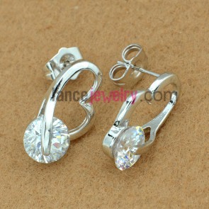 Lovely heart model with zirconia decorated stud earrings