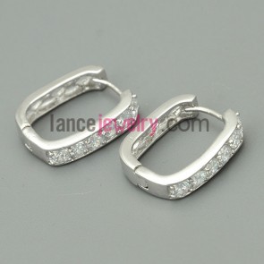 Simple stud earrings with white color zirconia 