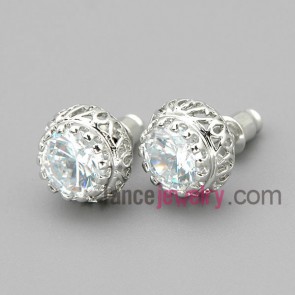 Round studded earring with hollow outside