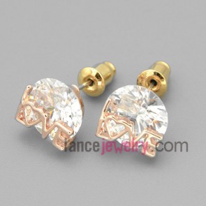Round zircon with rose-gold LOVE frame studded earrings