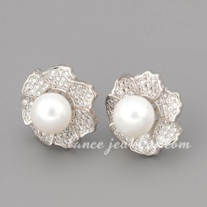 Gorgeous earrings with white cubic zirconia & ABS bead decorated 