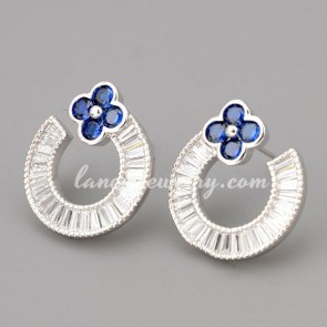 Mignon earrings with deep blue cubic zirconia in the small size flower & ring model 
