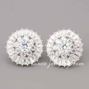 Fascinating earrings with shiny cubic zirconia in the cute flower shape