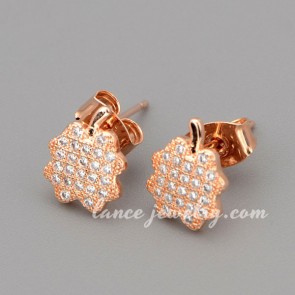 Mignon earrings with shiny cubic zirconia in the polygonal shape